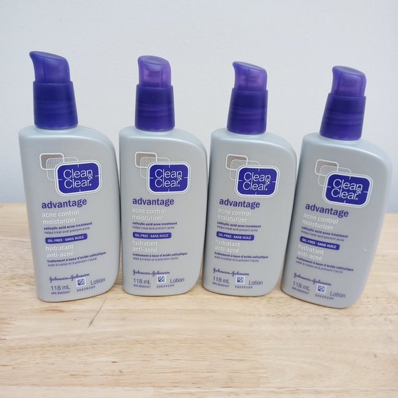 (SOLD)  4 x Clean & Clear Advantage Oil Free Acne Control Moisturizer 4oz - Picture 1 of 3